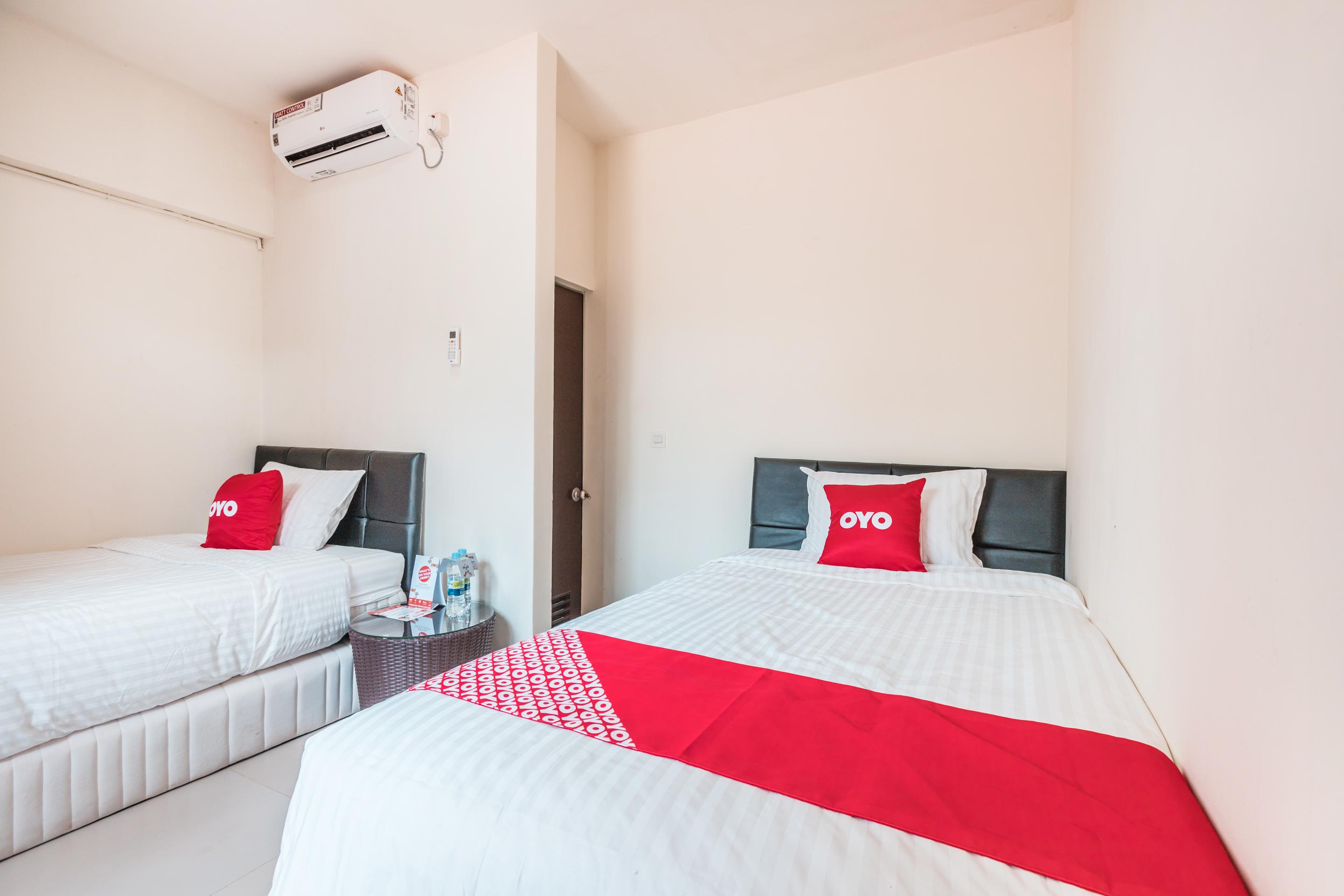 Reddoorz Syariah Near Park Jatiwarna