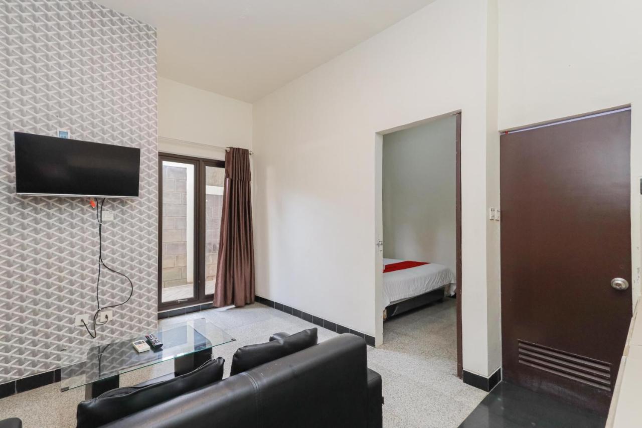 Reddoorz Syariah Near Park Jatiwarna Bekasi