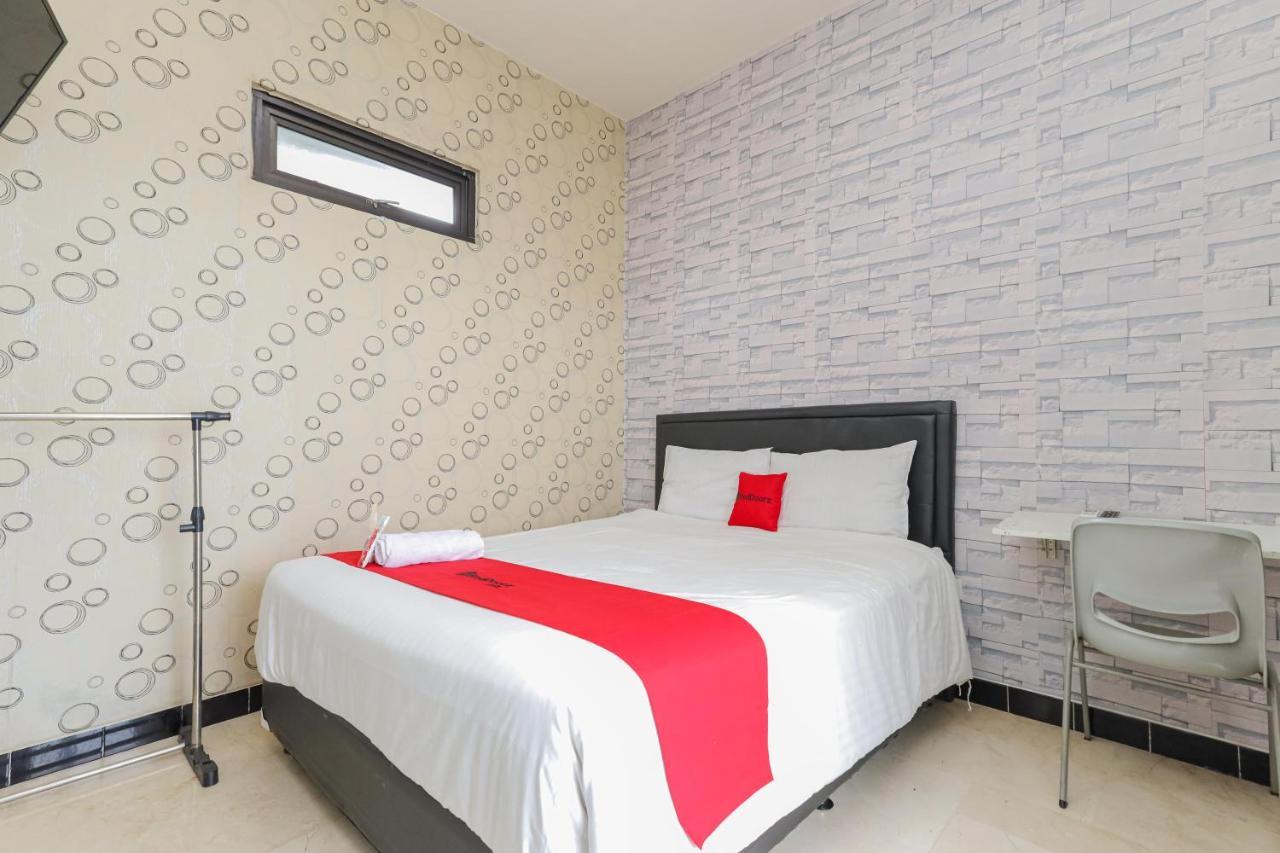 Reddoorz Syariah Near Park Jatiwarna