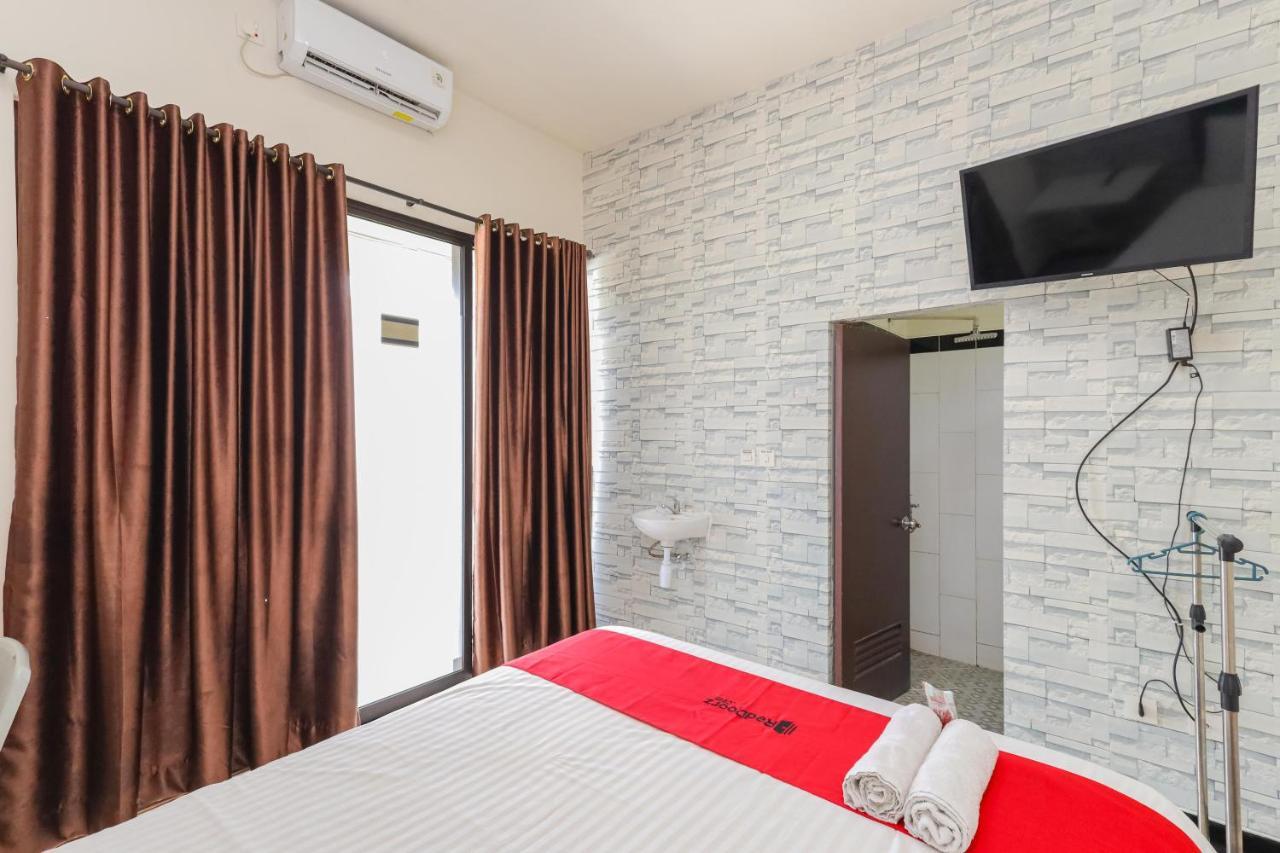 Hotel Reddoorz Syariah Near Park Jatiwarna