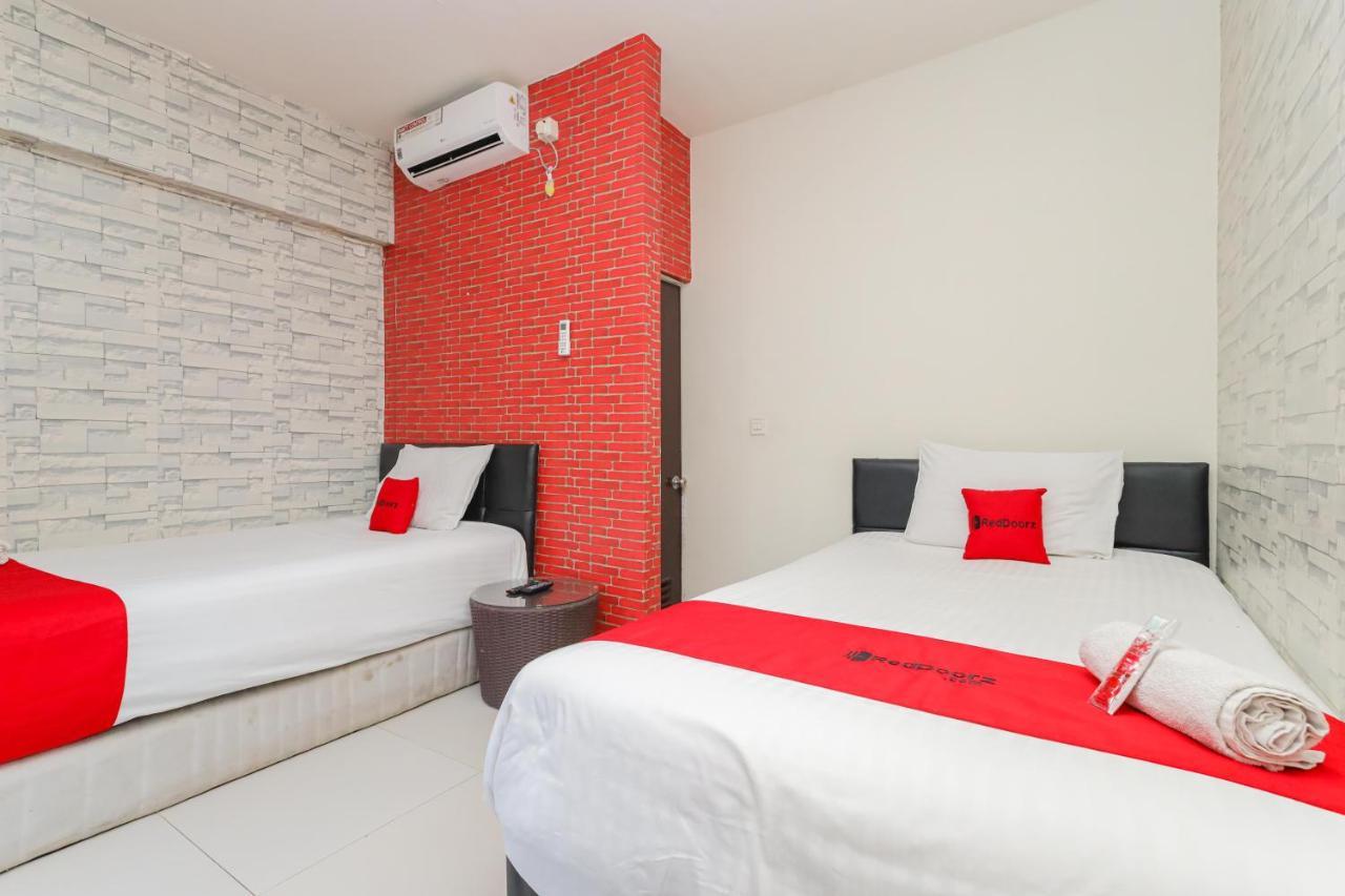 Hotel Reddoorz Syariah Near Park Jatiwarna