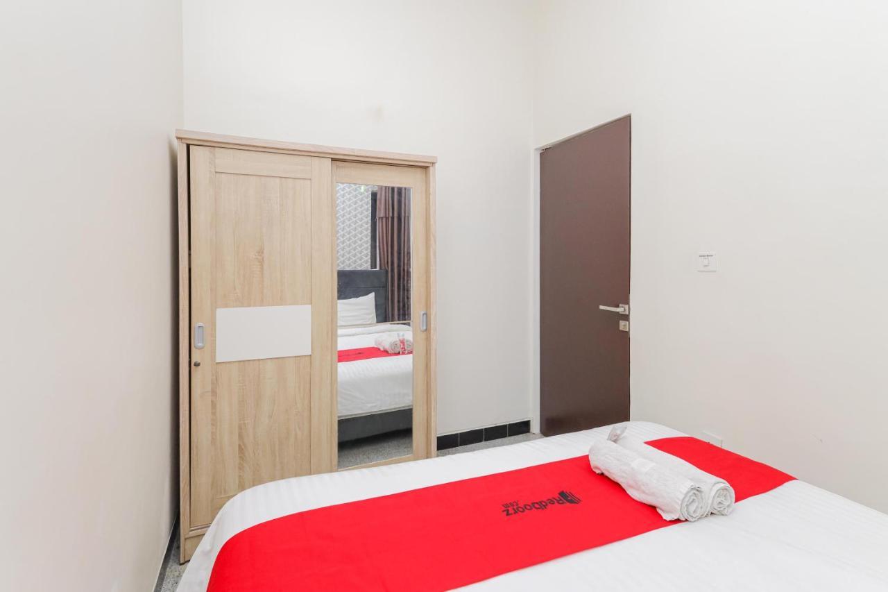 Reddoorz Syariah Near Park Jatiwarna 2*