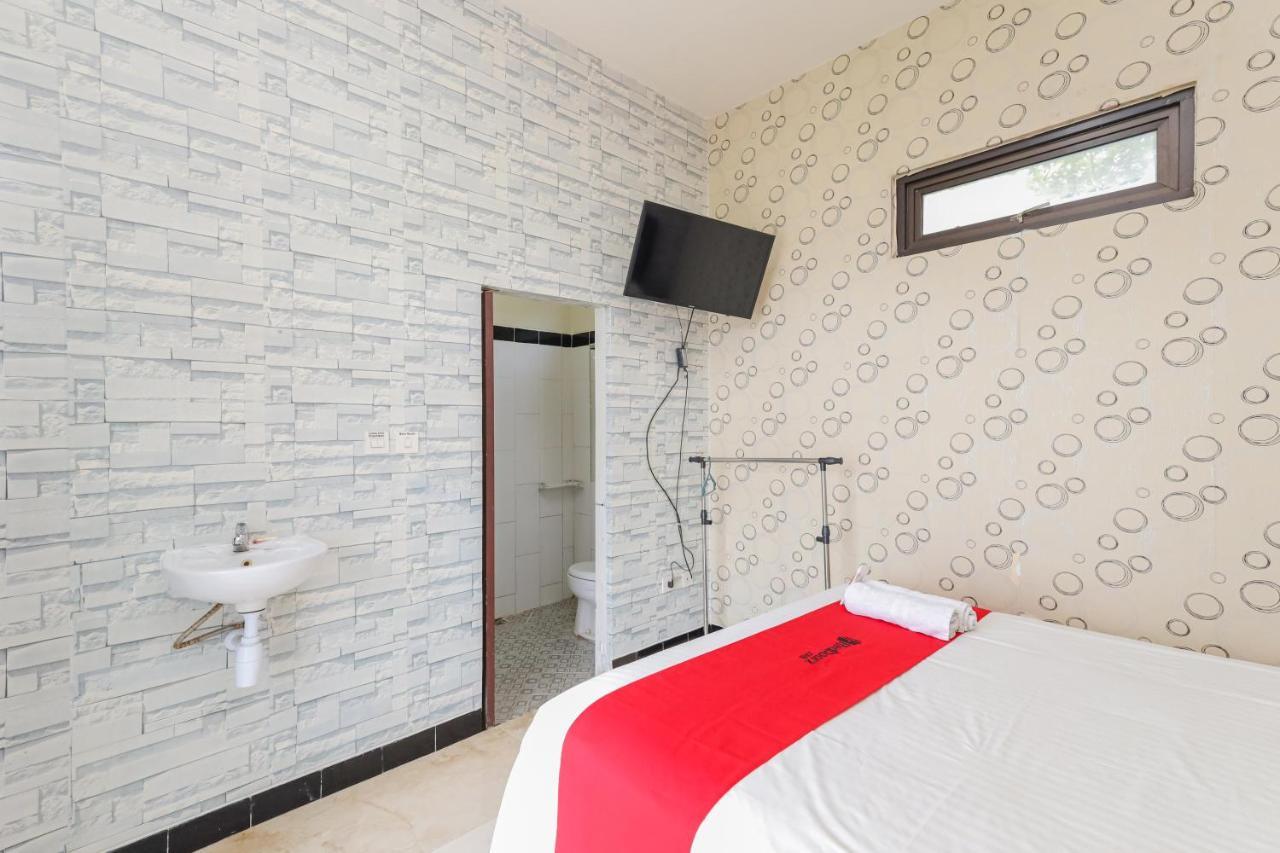 Reddoorz Syariah Near Park Jatiwarna Hotel 2*