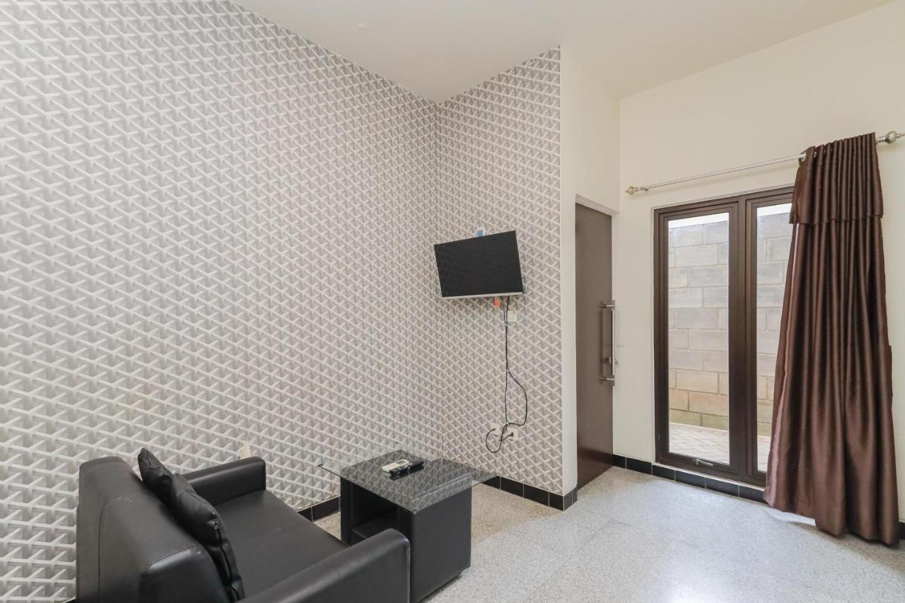 Hotel Reddoorz Syariah Near Park Jatiwarna Bekasi