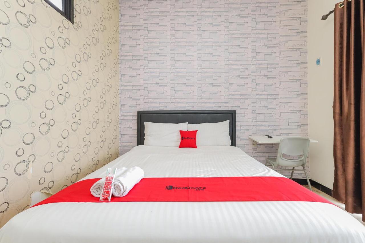 Hotel Reddoorz Syariah Near Park Jatiwarna 2*