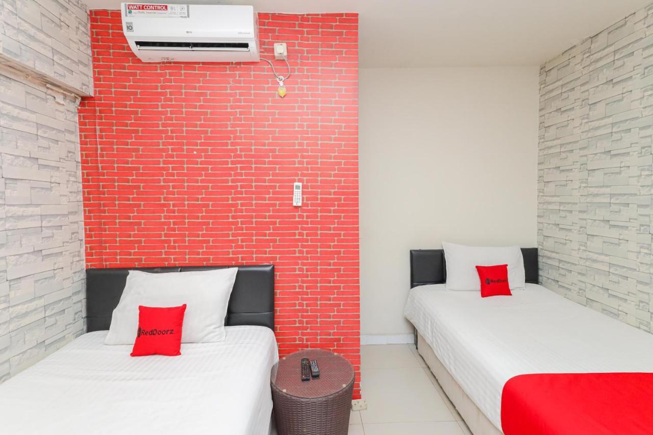 Hotel Reddoorz Syariah Near Park Jatiwarna 2*