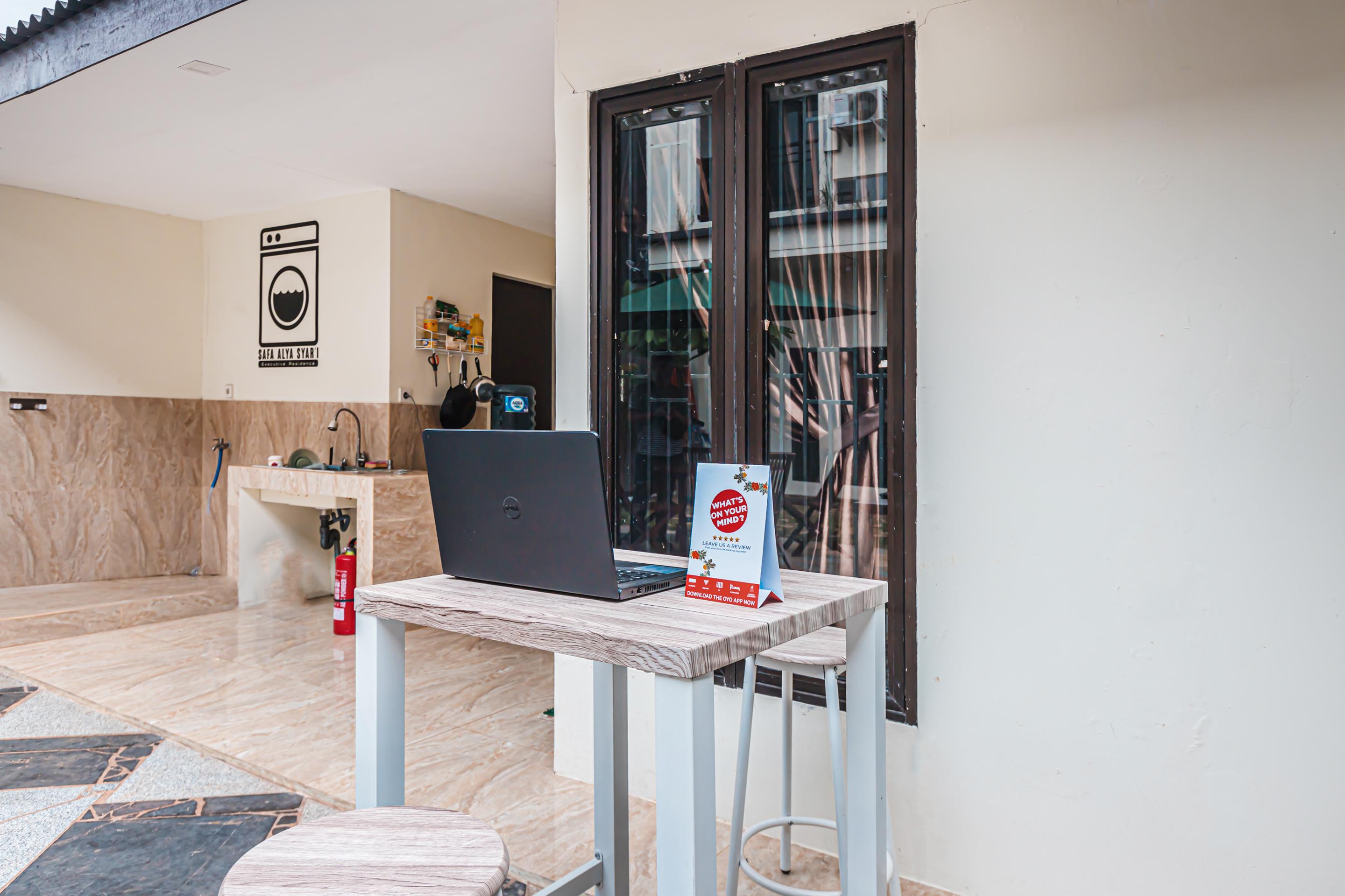 Hotel Reddoorz Syariah Near Park Jatiwarna