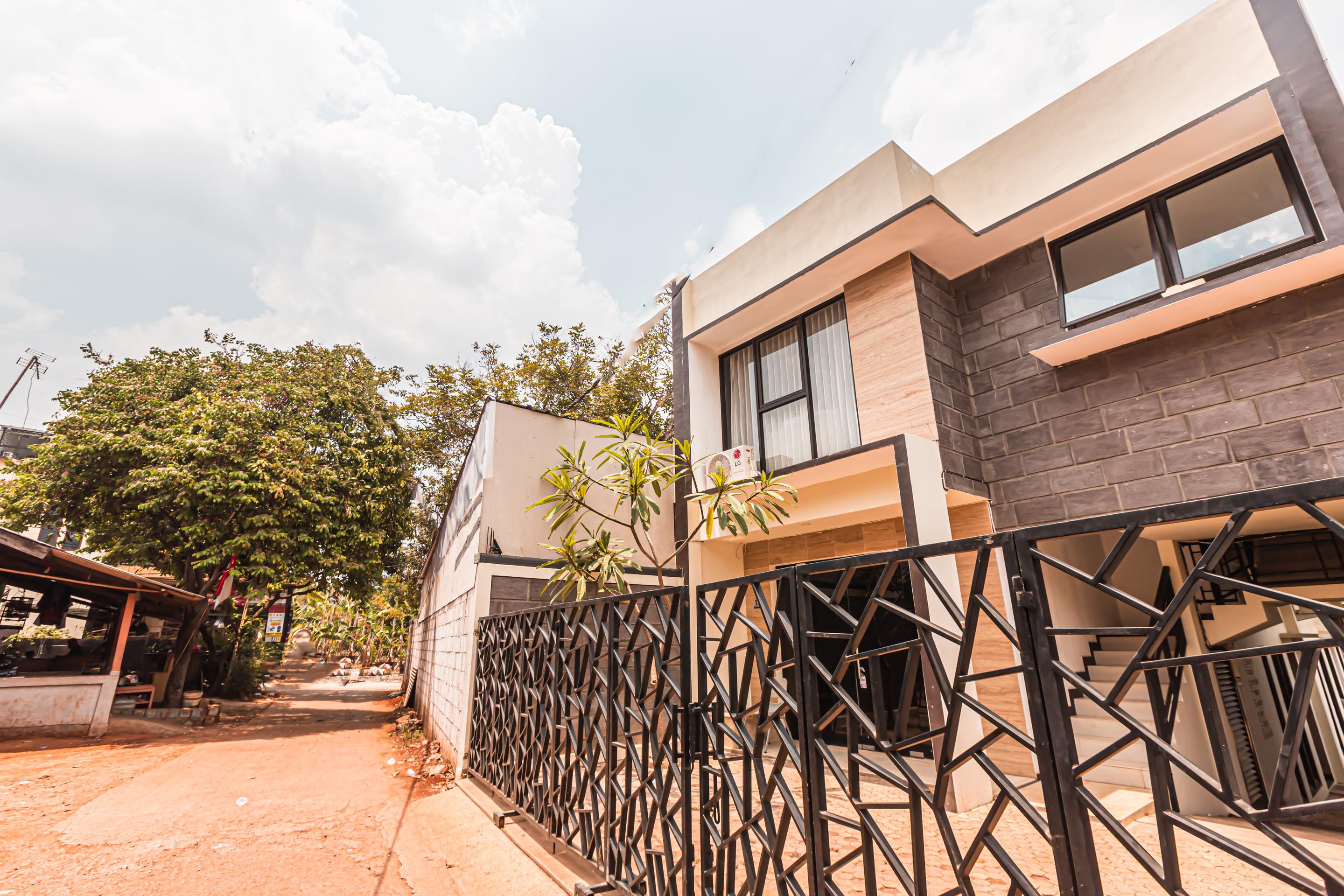 Reddoorz Syariah Near Park Jatiwarna 2* Bekasi