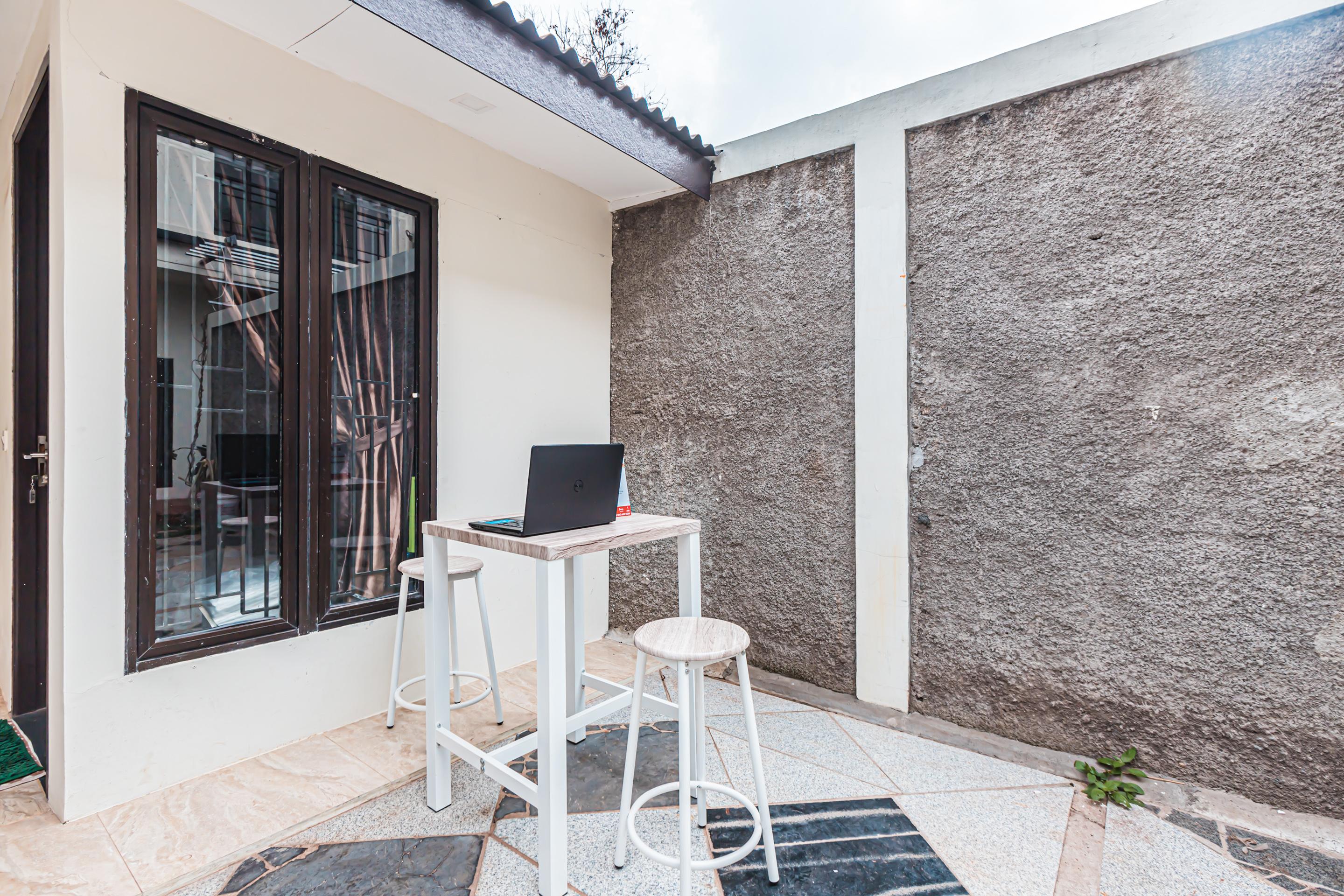 Reddoorz Syariah Near Park Jatiwarna Hotel Bekasi